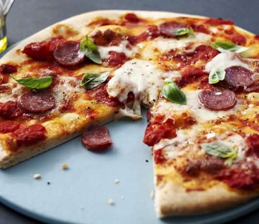 How to Make Pizza at Home with Easy Steps