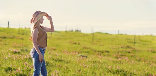 How to Dress Like a Perfect Cowgirl? DIY