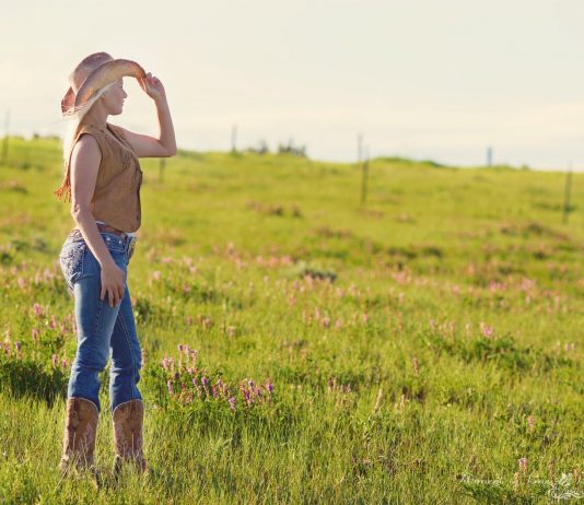 How to Dress Like a Perfect Cowgirl? DIY