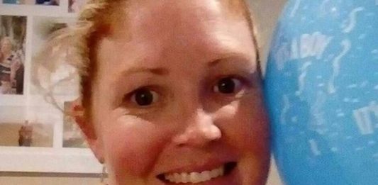 Mum Finds a Sweet Letter inside the Nappies Box