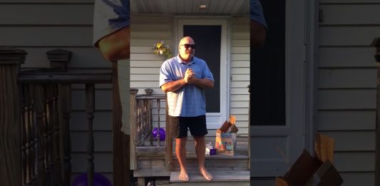 Bodybuilder Dad Sees Colors for the First Time