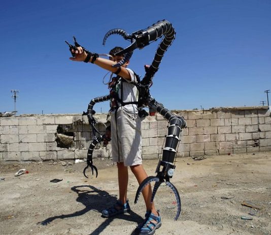 A Real-Life Doctor Octopus Suit Created Inspired by Spider-Man A Real-Life Doctor Octopus Suit Created Inspired by Spider-Man