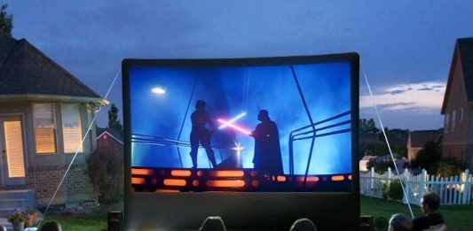 What Do You Need For Your DIY Backyard Movie Theatre?